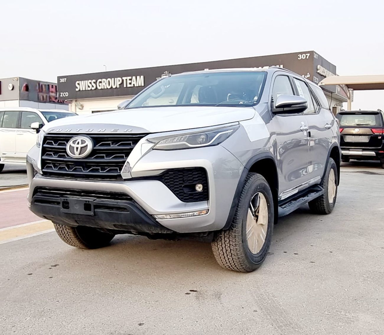 Toyota Fortuner TOYOTA FORTUNER 2.7L PETROL 4X4 PUSH START DIGITAL A/C MY 2024