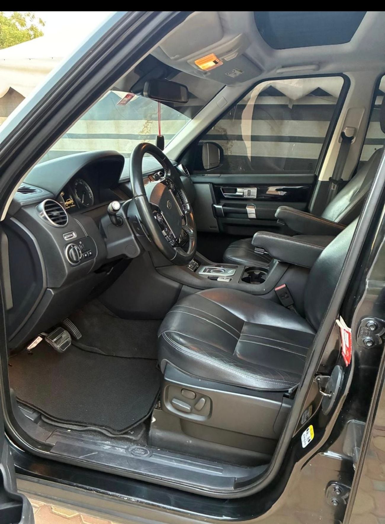 لاند روفر LR4