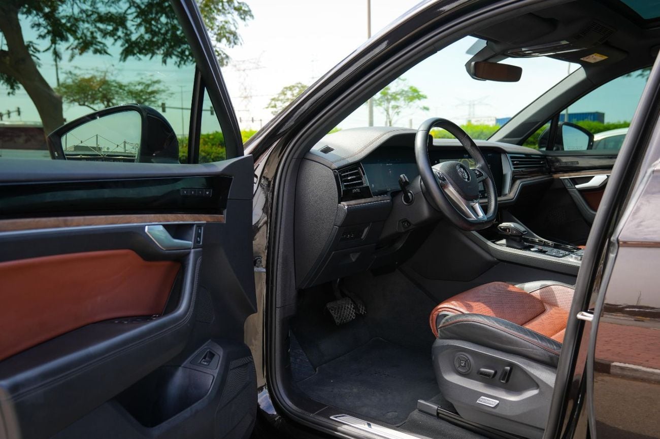 Volkswagen Touareg 2020!! GCC SPECS!! FULL SERVICE HISTORY FROM AL NABOODA