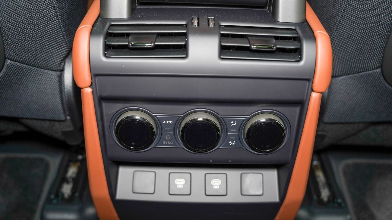 لاند روفر ديفندر Octa