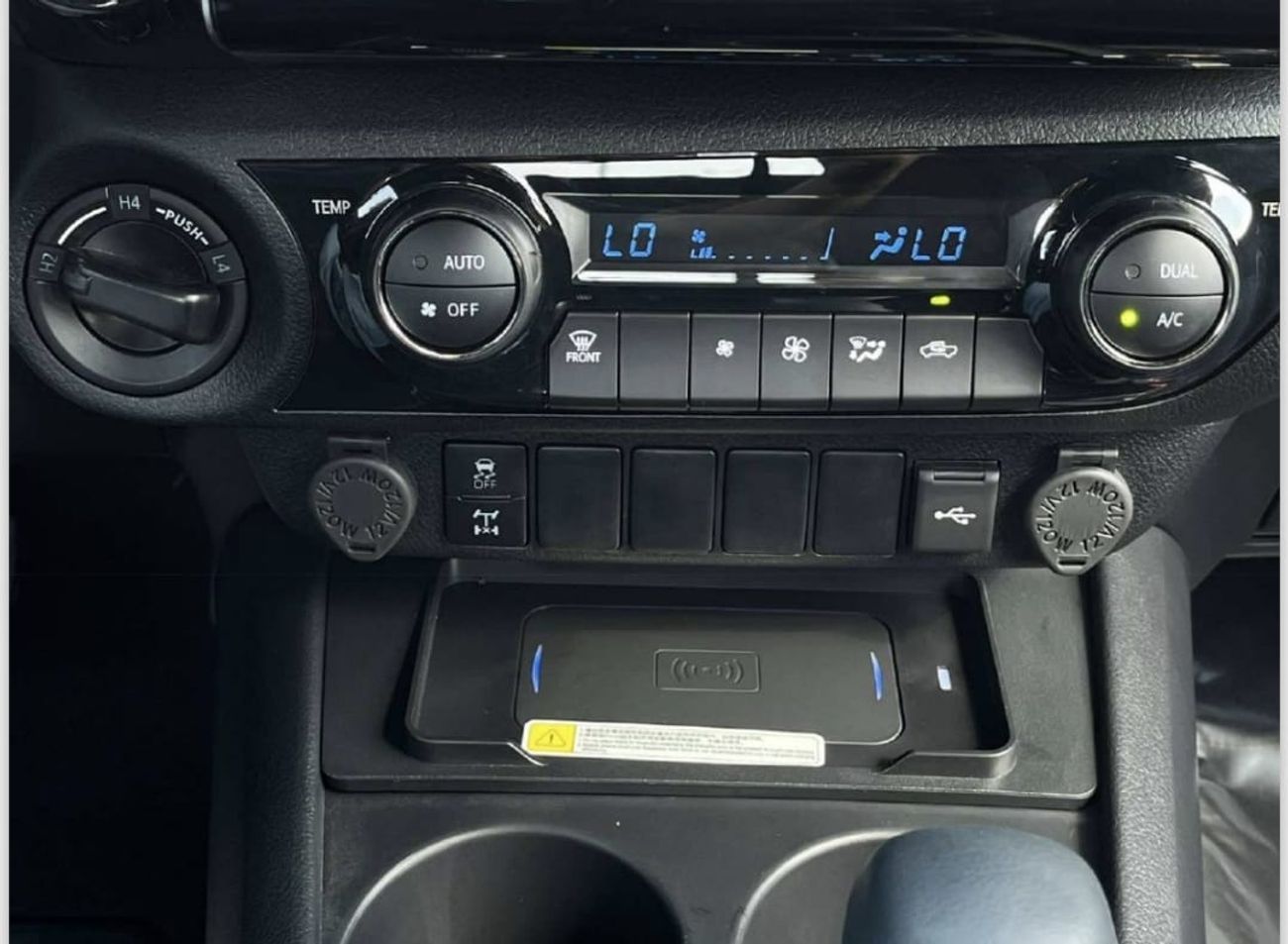 تويوتا هيلوكس Toyota pickup Hilux, adventure.4.0L petrol engine LHD,2025 model ,brand new ,Gcc specs,4x4 , automat