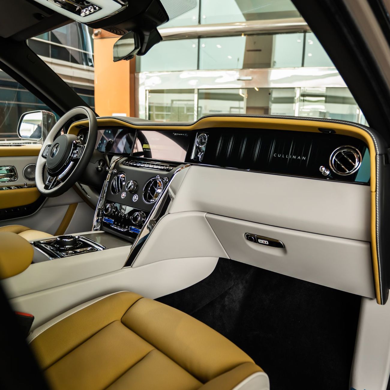 Rolls-Royce Cullinan 2026 ROLLS ROYCE CULLINAN ( SPECIAL COLOUR ) ( BRAND NEW ) ( GCC WITH WARRANTY+ SERVICE )