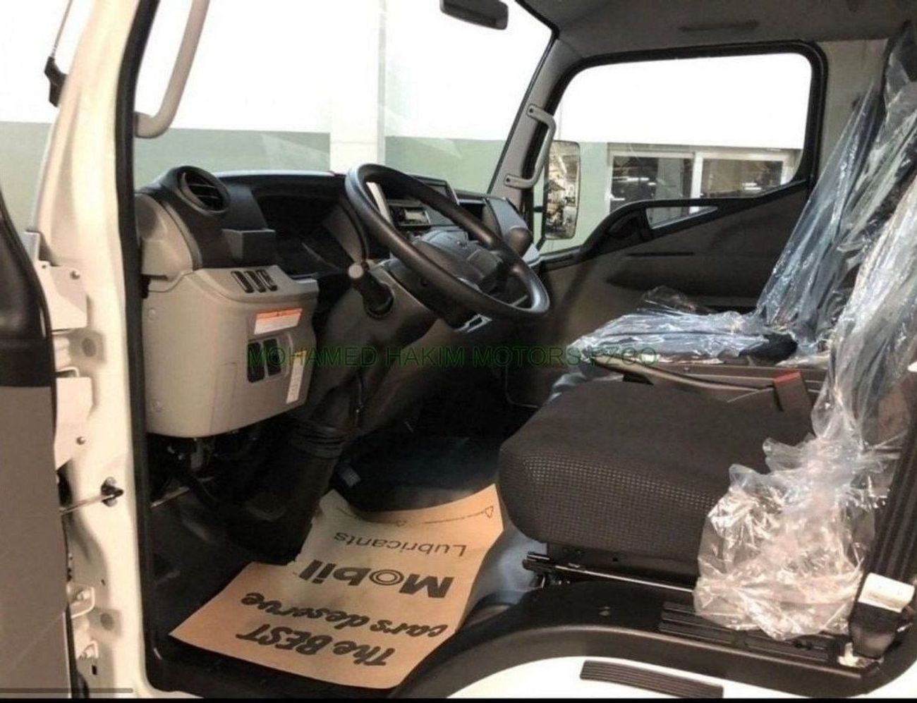 ميتسوبيشي فوسو كانتير double cab    4ton   with box