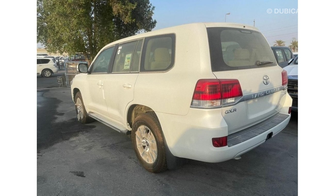 Toyota Land Cruiser V6 WITH ELECTRIC SEATS