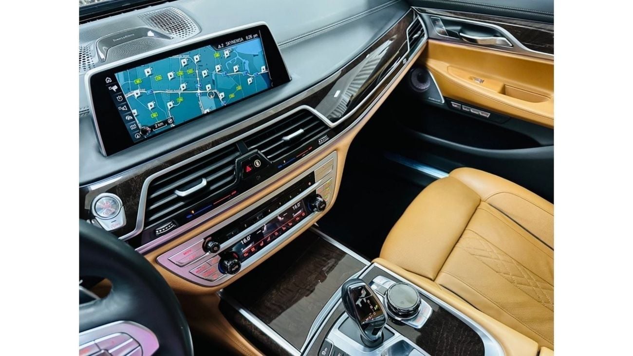 BMW 750Li Luxury Plus GCC .. FSH .. Top Range .. Perfect Condition .. V8 .