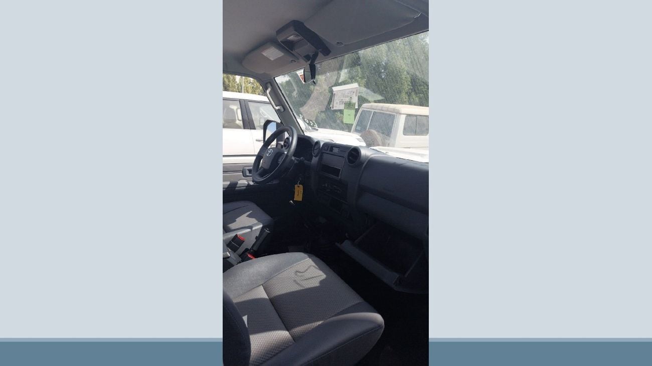 تويوتا لاند كروزر بيك آب ECT0028 - Toyota LC79 DCab - 2.8L Diesel Manual White (Diff lock)
