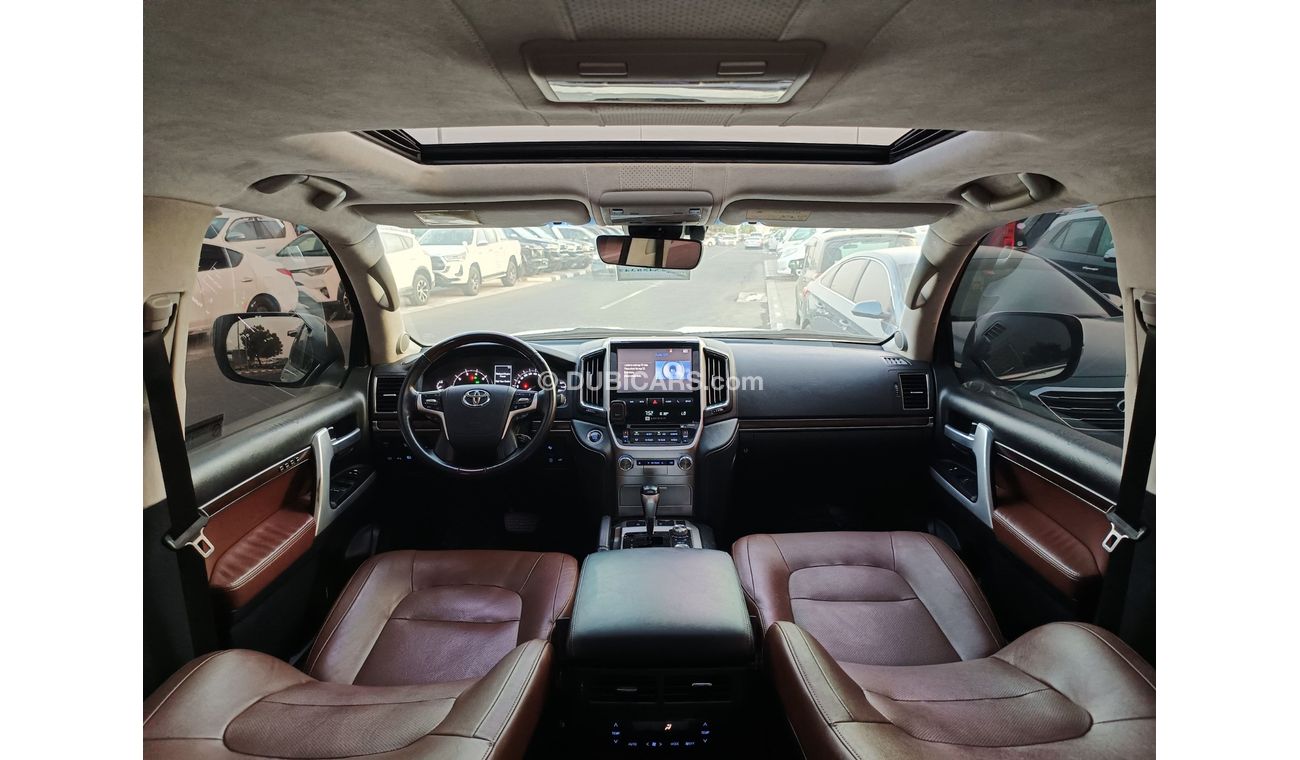 Toyota Land Cruiser VXR / 5.7L HYDRAULIC /  TOP NO:1 OPTION (LOT # 58646)