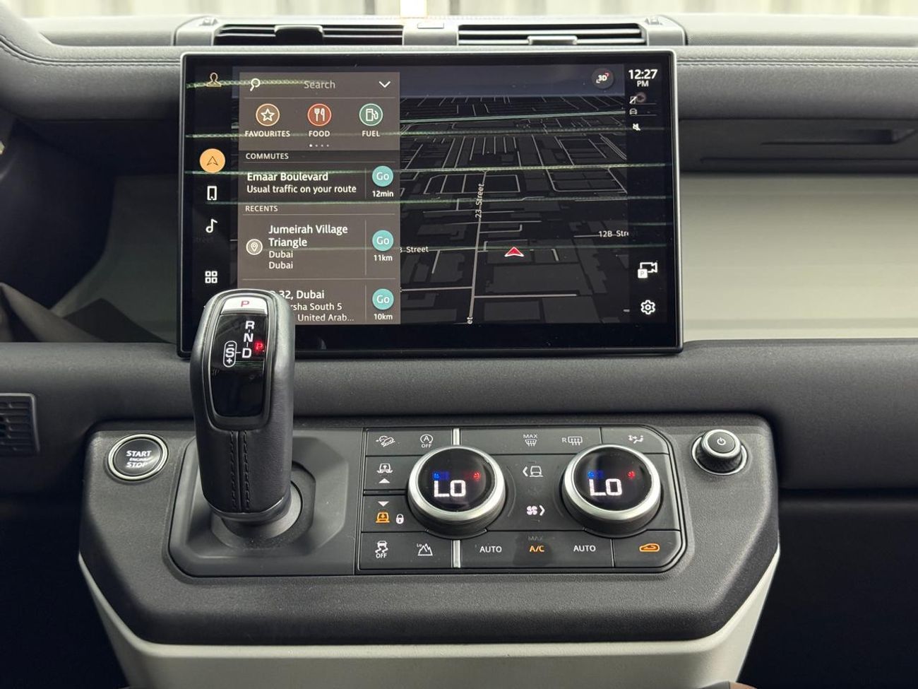 Land Rover Defender 110 SE P400 3.0L 2023 Land Rover Defender, 2028 Land Rover Defender Warranty + Service Pack, GCC