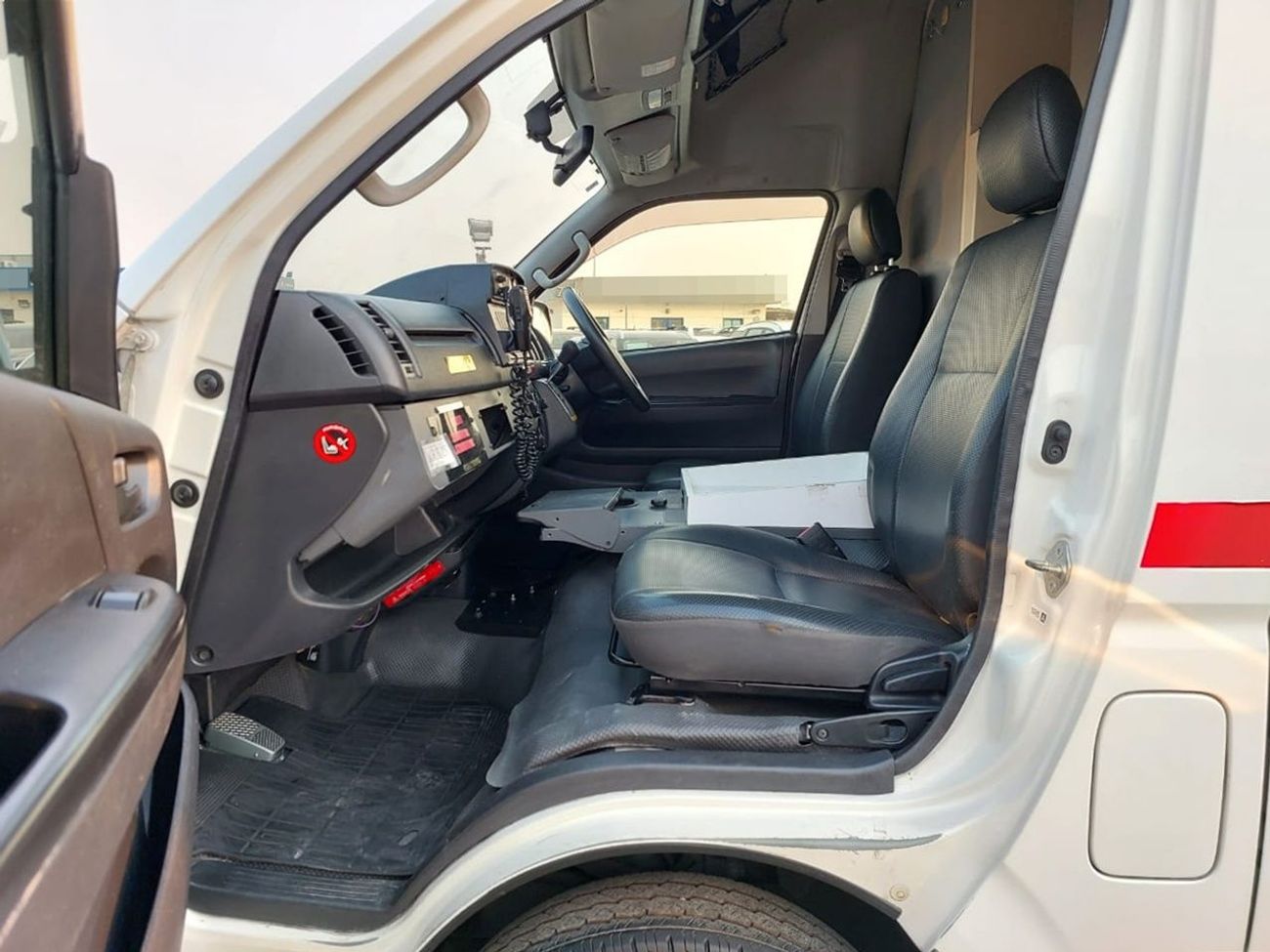 تويوتا هاياس TOYOTA HIACE VAN AMBULANCE RHD 2015 MODEL 2.7 L PETROL AUTOMATIC(PM14222)