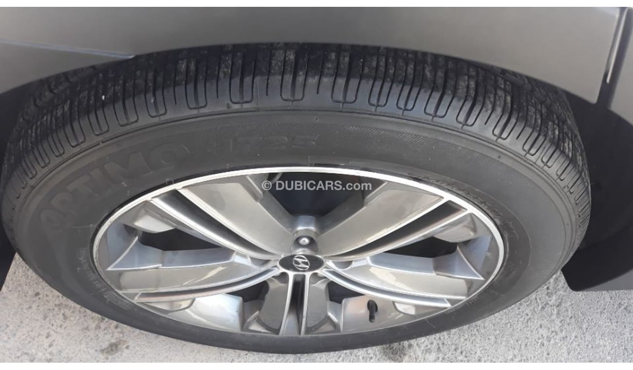 Hyundai Santa Fe 2014 Model Grand santafe V6 3.3 ltr full options Gulf specs panorama navigation camera leather seat