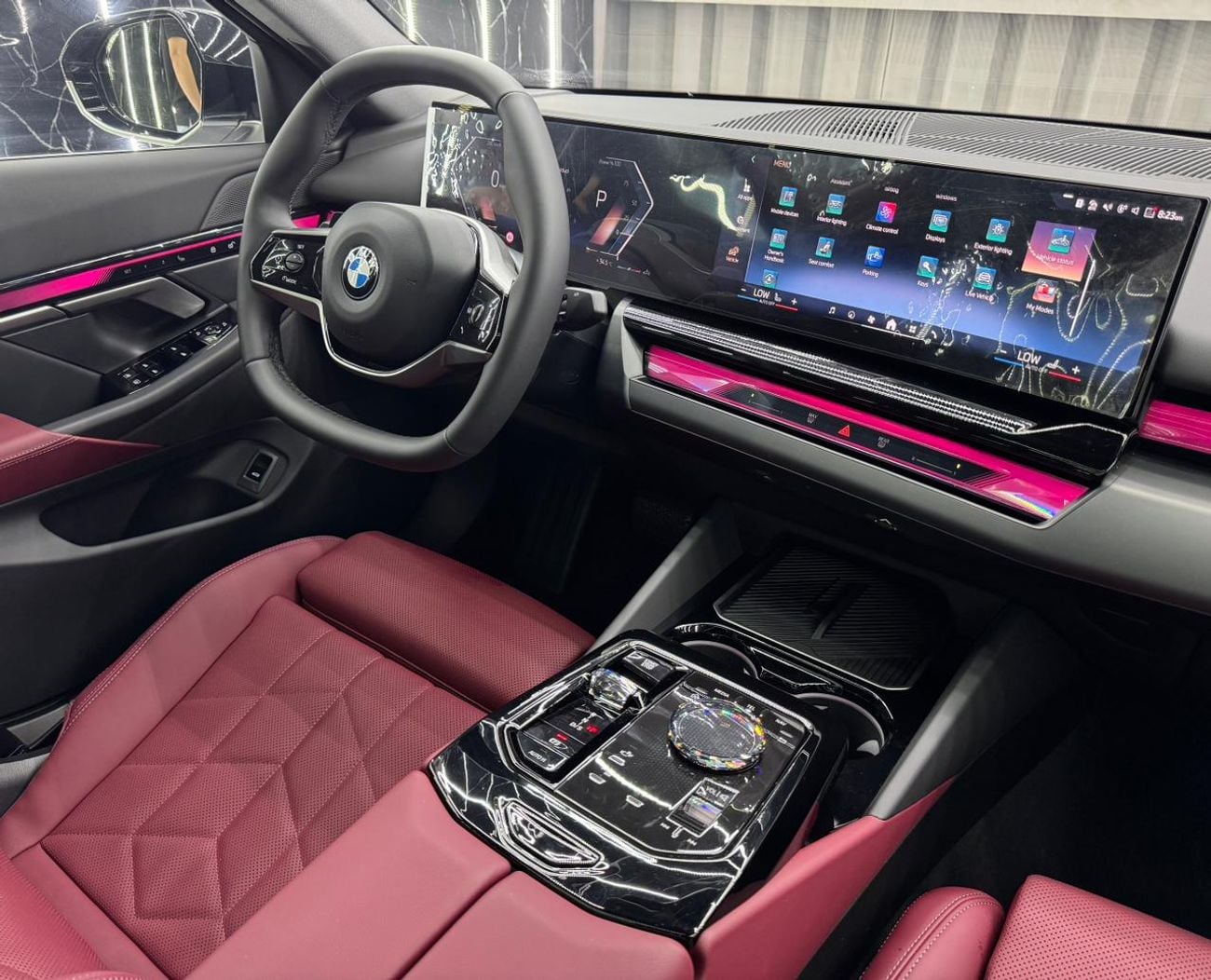 بي أم دبليو 520i 2.0 L | GCC | Low Mileage | RWD
