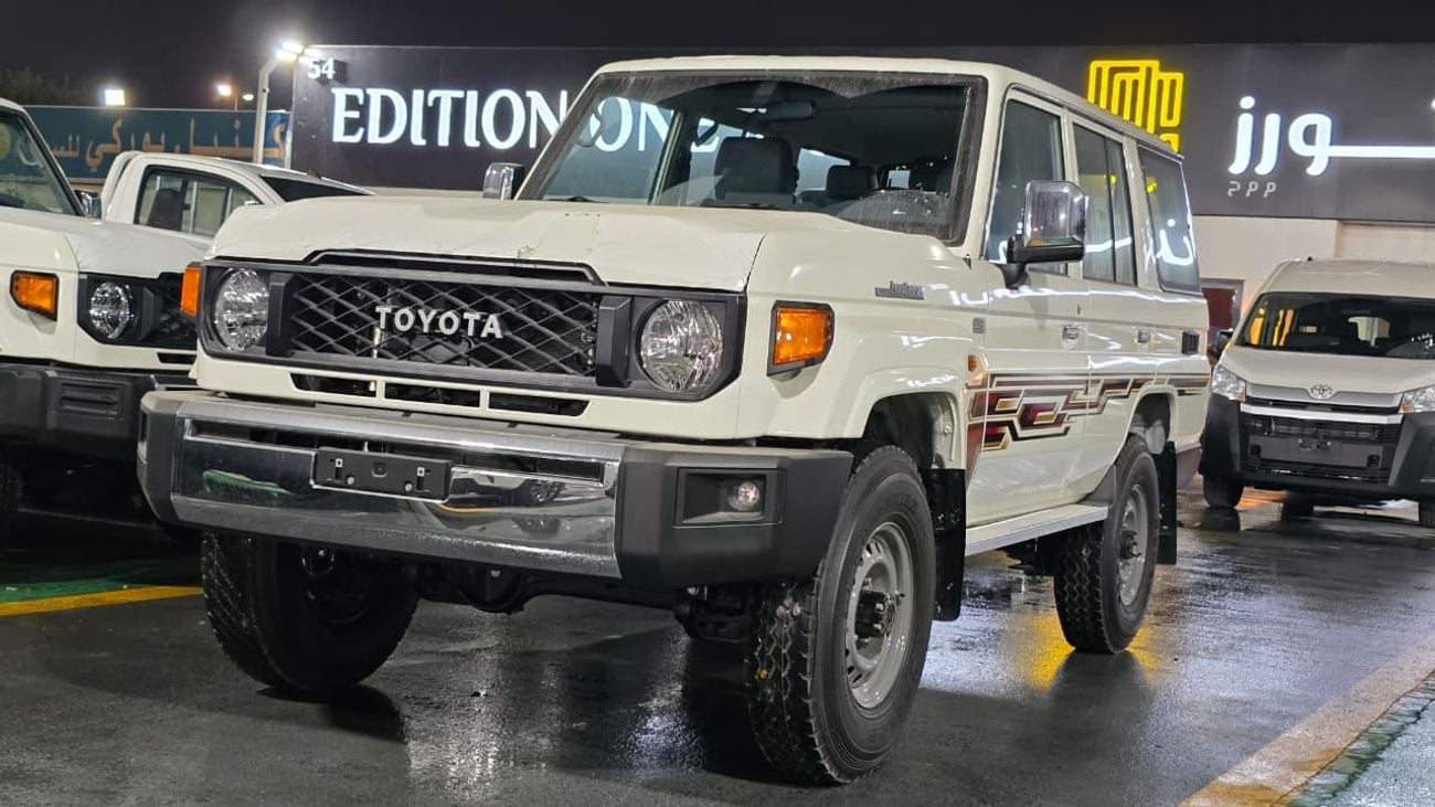 تويوتا لاند كروزر 70 Std 4.0L AWD