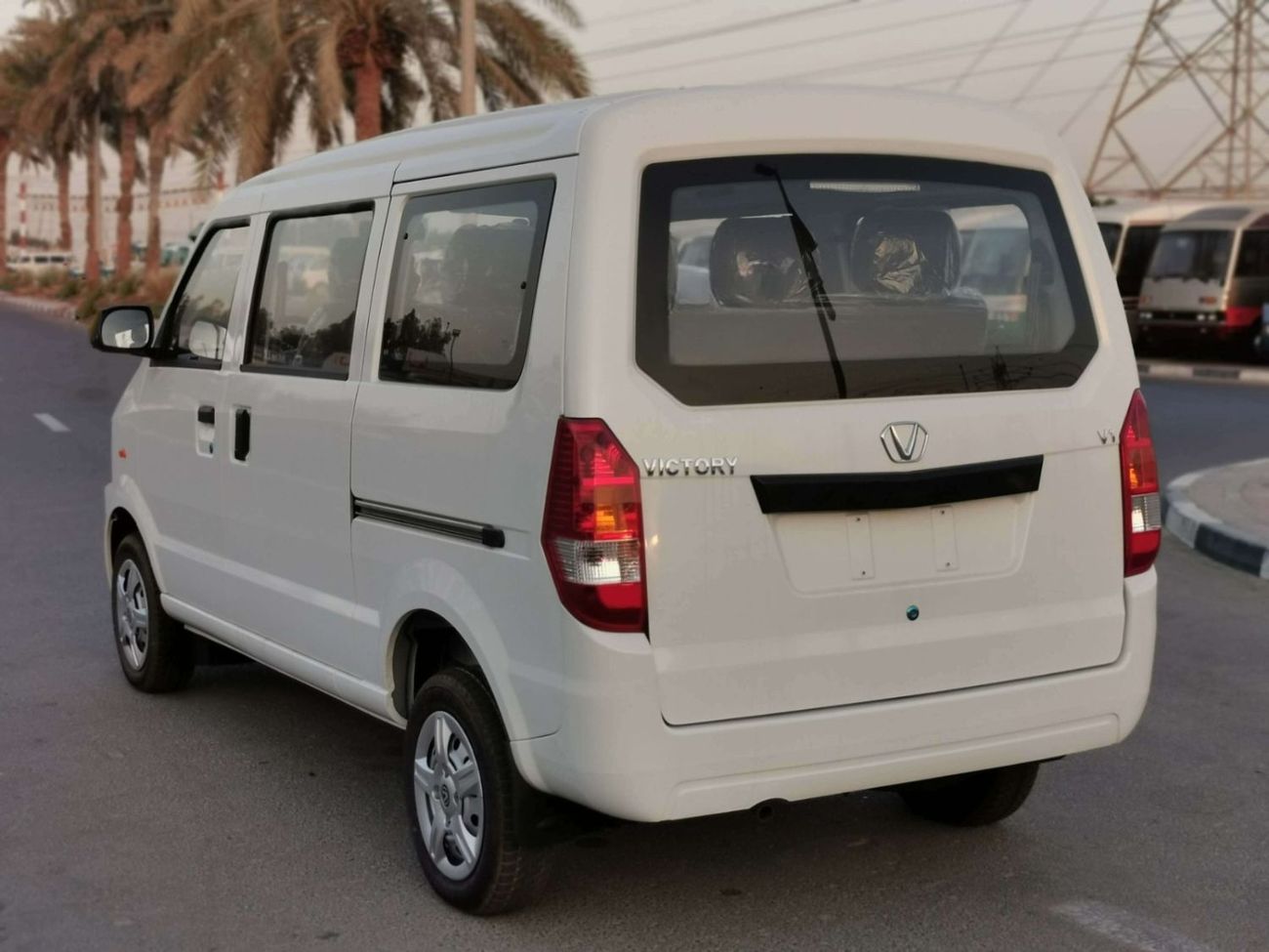 Victory V2 MINI BUS/ 7 SEATER, M/T, WITH AIRBAGS & ABS