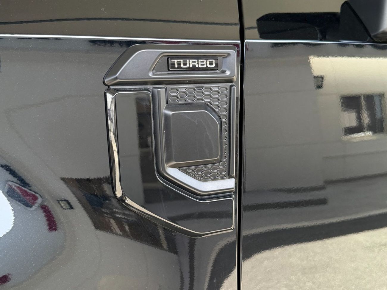 تويوتا برادو 2.8 DIESEL 4X4 AT VX -STD SUNROOF  **EXPORT ONLY**التصدير فقط خارج الخليج**