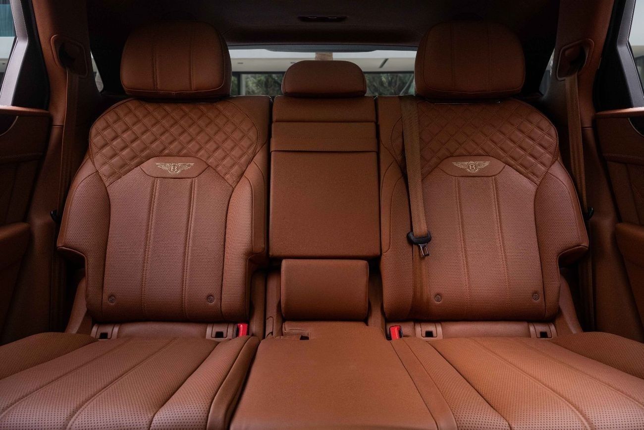 بنتلي بينتايجا V8 | 11,750 P.M  | 0% Downpayment | Full Bentley History!