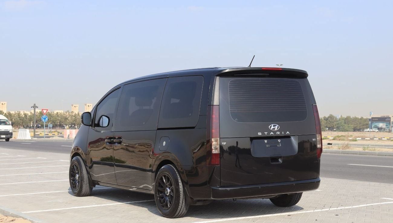 Hyundai Staria 3.5L Comfort (9 Seater) Hyundai Starea - 2023 - GCC - Accident-Free - 3.5L  - 9 Seats - Low Mileage