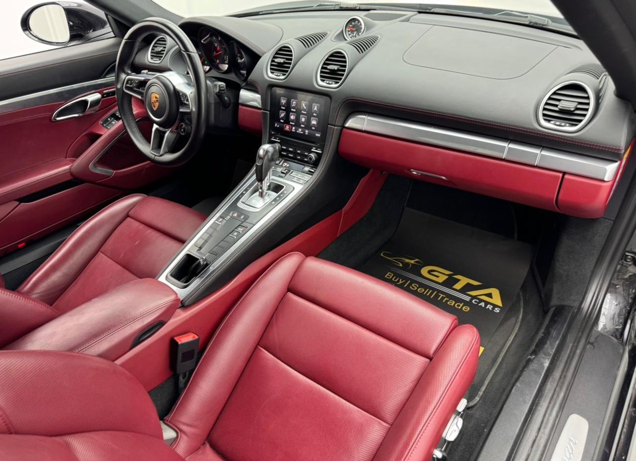 بورش كايمان 718 Std 2.0L A/T 2017 Porsche 718 Cayman, Full Service History, Excellent Condition, GCC