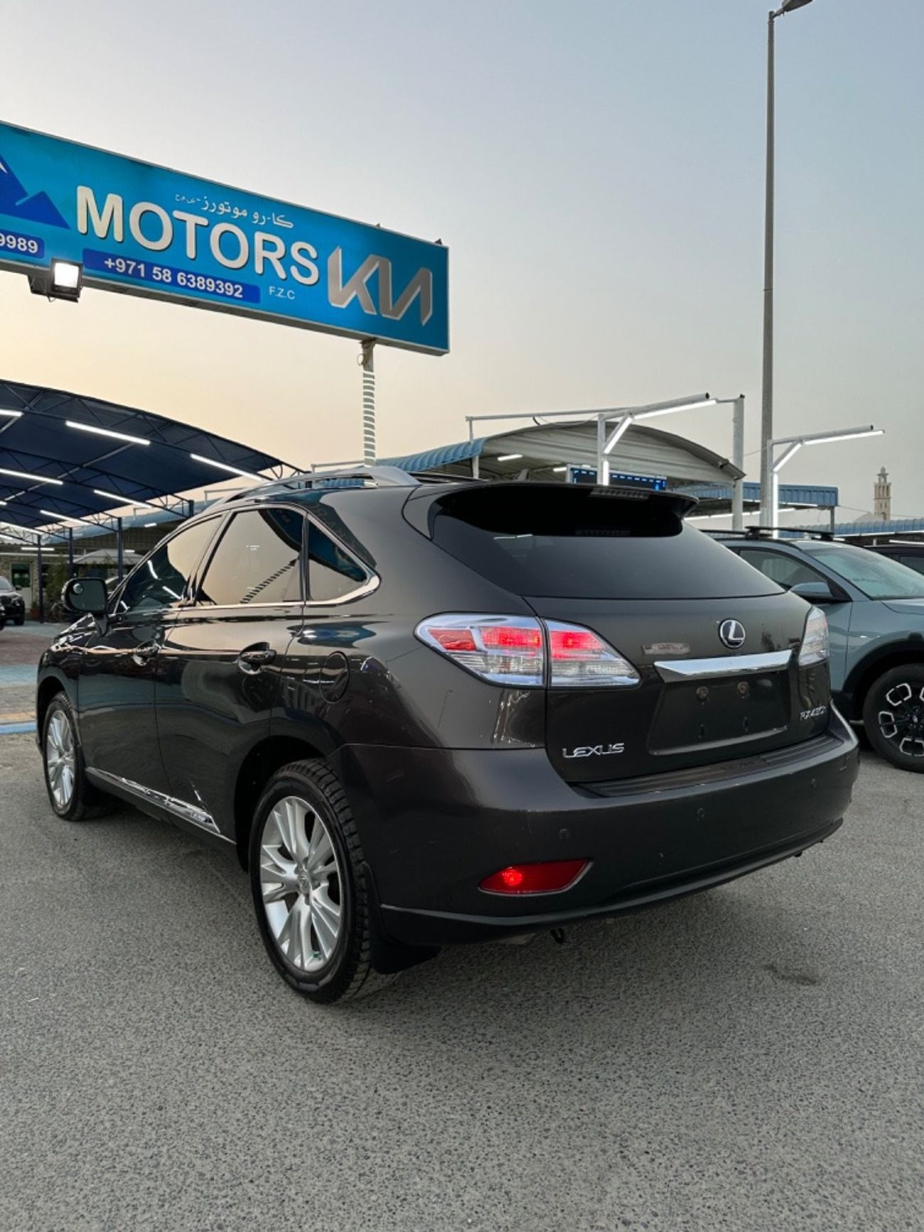 Lexus RX450hL Lexus RX 450 hybrid with 3.5 engine in excellent condition full floor Nice in a beautiful color.