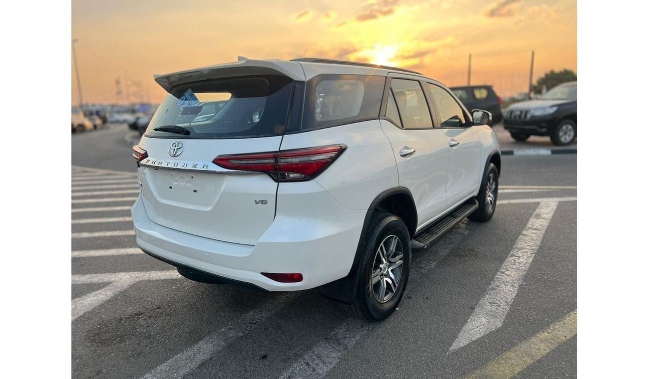 Toyota Fortuner 2017 TOYOTA FORTUNER GXR V6 4X4  FULL OPTION - PUSH START - LEATHER SEATS - REAR CAM - STEERING GEAR