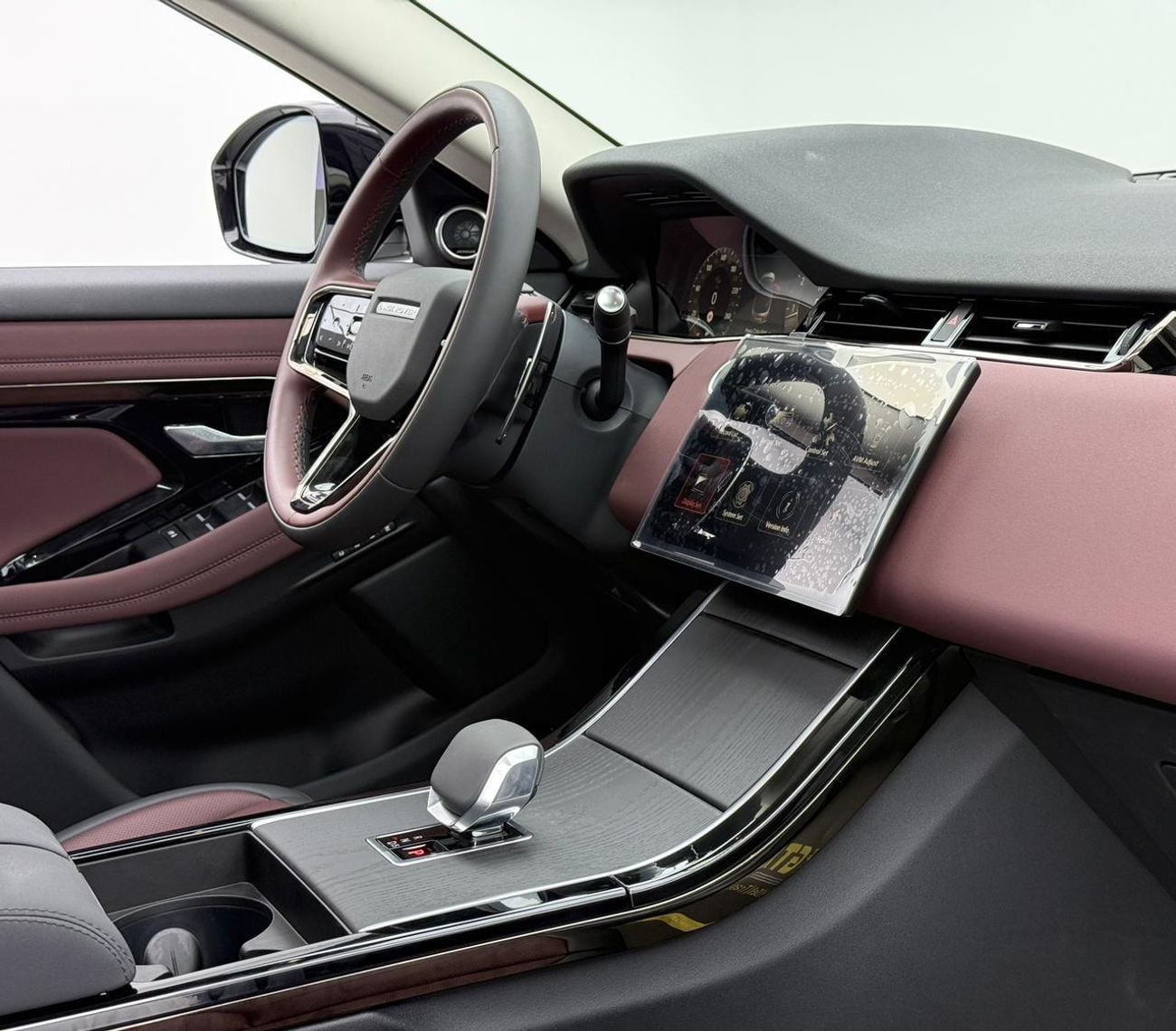 لاند روفر رانج روفر إيفوك DYNAMIC SE P250 P250 SE 2.0L 2025 Range Rover Evoque P250 Dynamic SE ,Warranty ,Brand New.