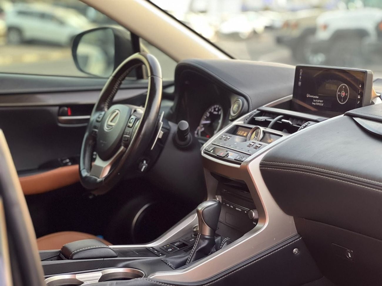 لكزس NX200t لكزس NX تيربو 2020 كاملة المواصفات، محرك 2.0 لتر V4، دفع رباعي، كاميرا خلفية وحساسات، فتحة سقف، مفتا
