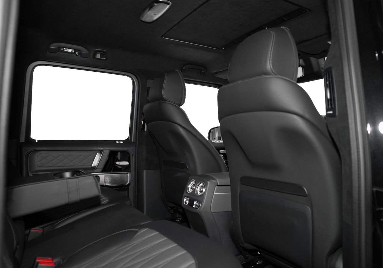 مرسيدس بنز G 63 AMG VERY LOW MILEAGE | 2025 G63 AMG | CARBON INTERIOR | G-MANUFAKTUR | BURMESTER AUDIO | WARRANTY