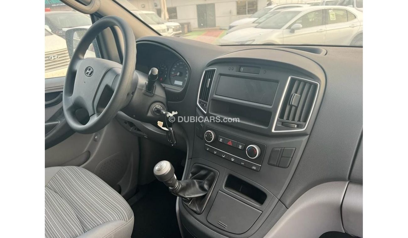 Hyundai H-1 PANEL VAN 2.4L BSC M/T PTR