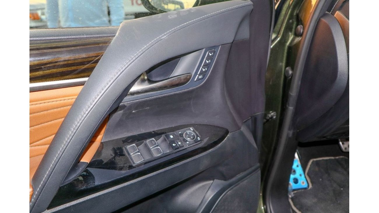 لكزس LX 570 سيجناتشر