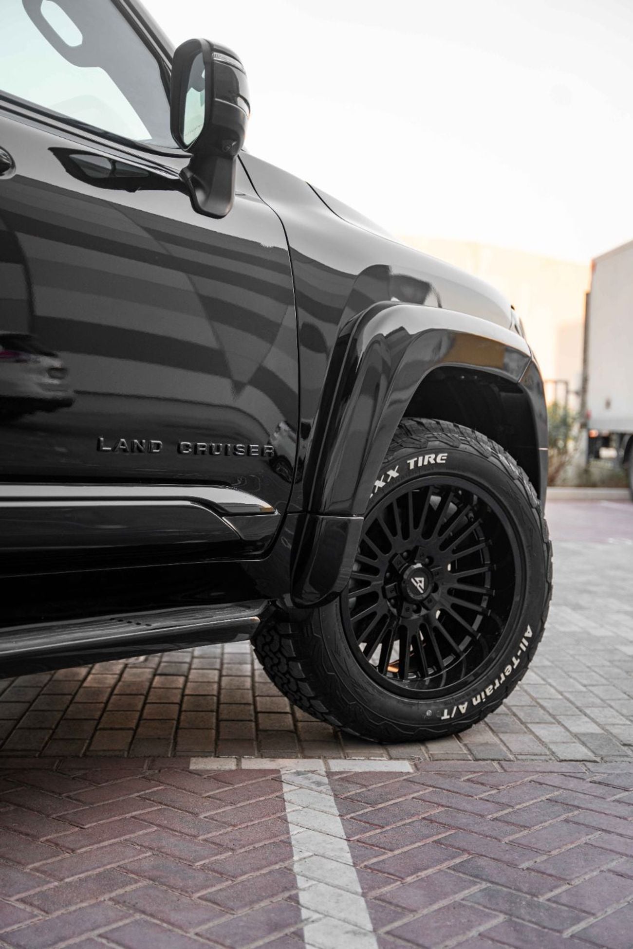 تويوتا لاند كروزر VXR GXR 4.0 لتر بنزين A/T إصدار الطرق الوعرة مع MBS AUTOBIOGRAPHY VIP 4 مقاعد