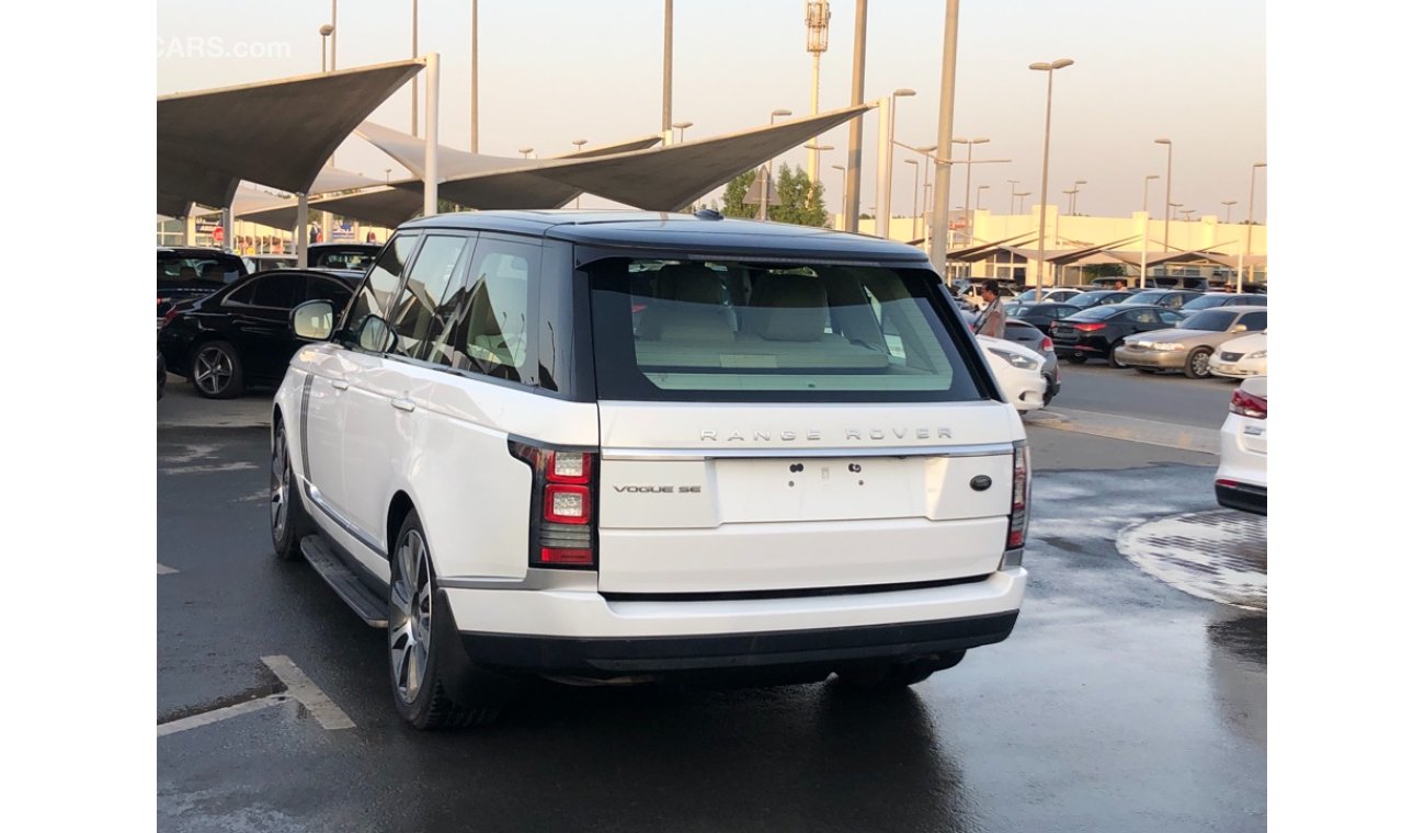 Land Rover Range Rover Vogue SE Supercharged RANG ROVER  VOUGE  SUPER CHARGE MODEL 2013 GCC car prefect condition full option panoramic roof lea