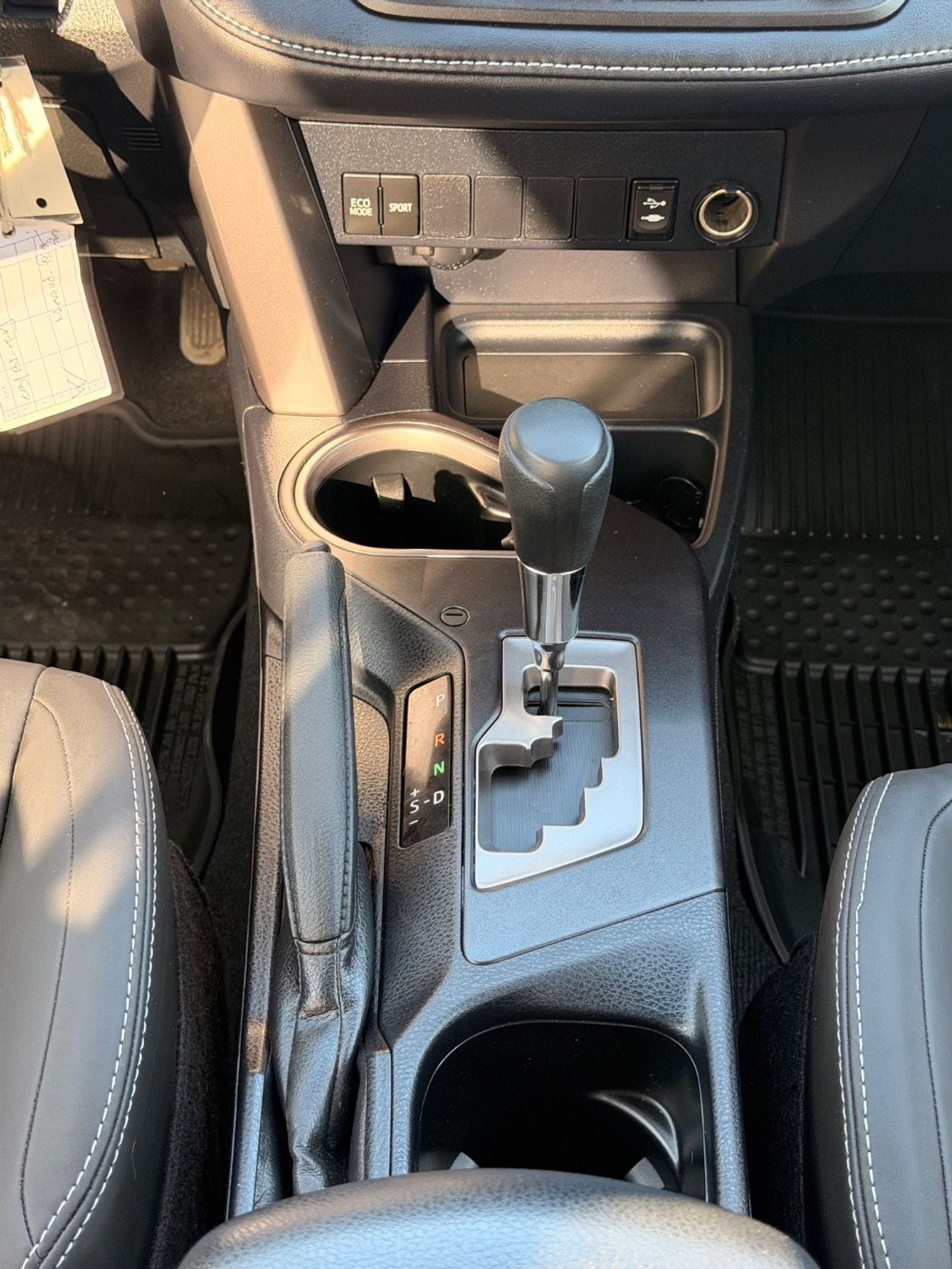 تويوتا راف ٤ XLE 2.5L sunroof, leather seats full option