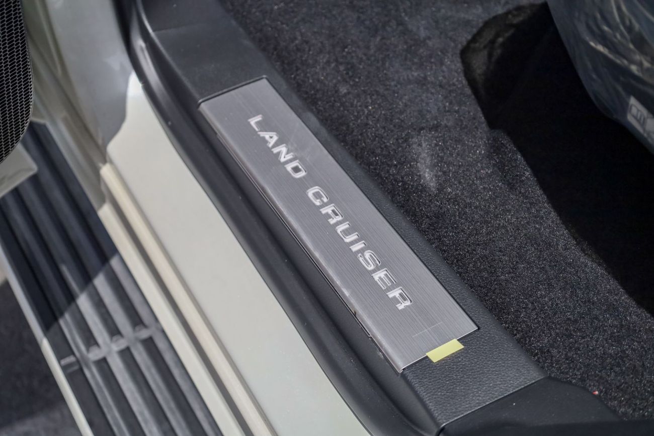 تويوتا لاند كروزر V6 GCC SPECS 2025 MODEL