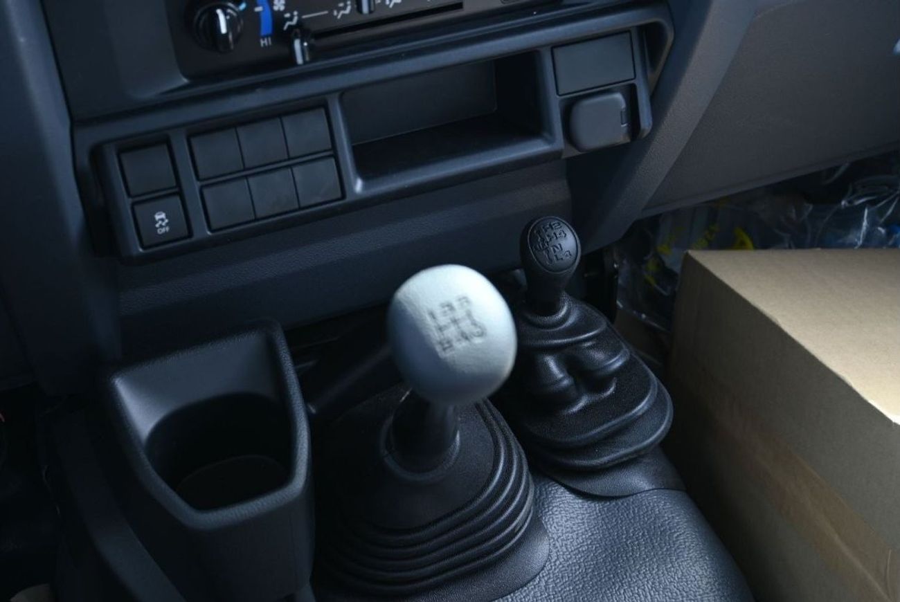 Toyota Land Cruiser Pick Up Toyota Land Cruiser Pickup, 70 series, 4.5L Turbo V8 Diesel, Manual Gear, Double Cabin, Model 2024