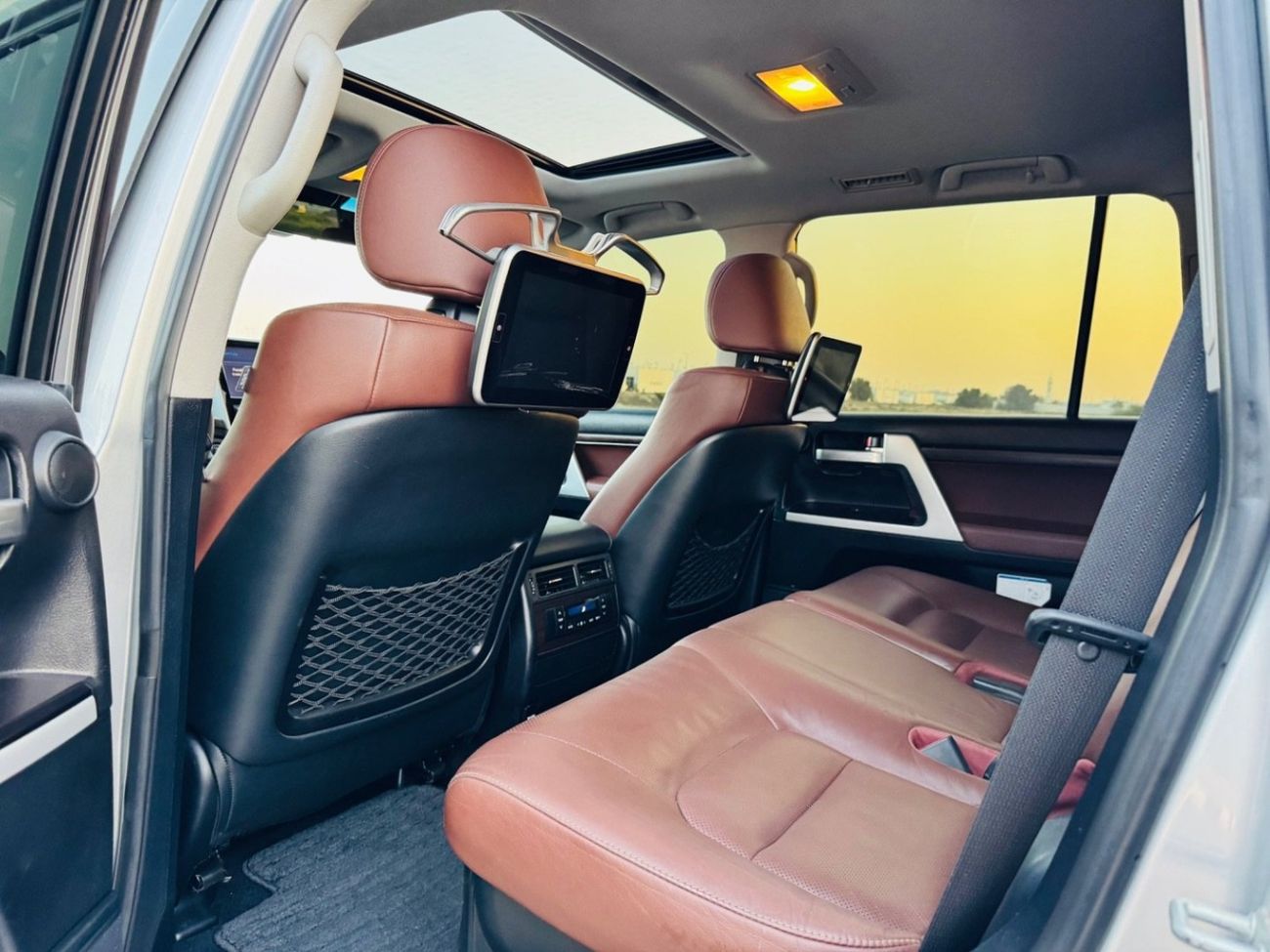 Toyota Land Cruiser VXR 5.7L 4WD