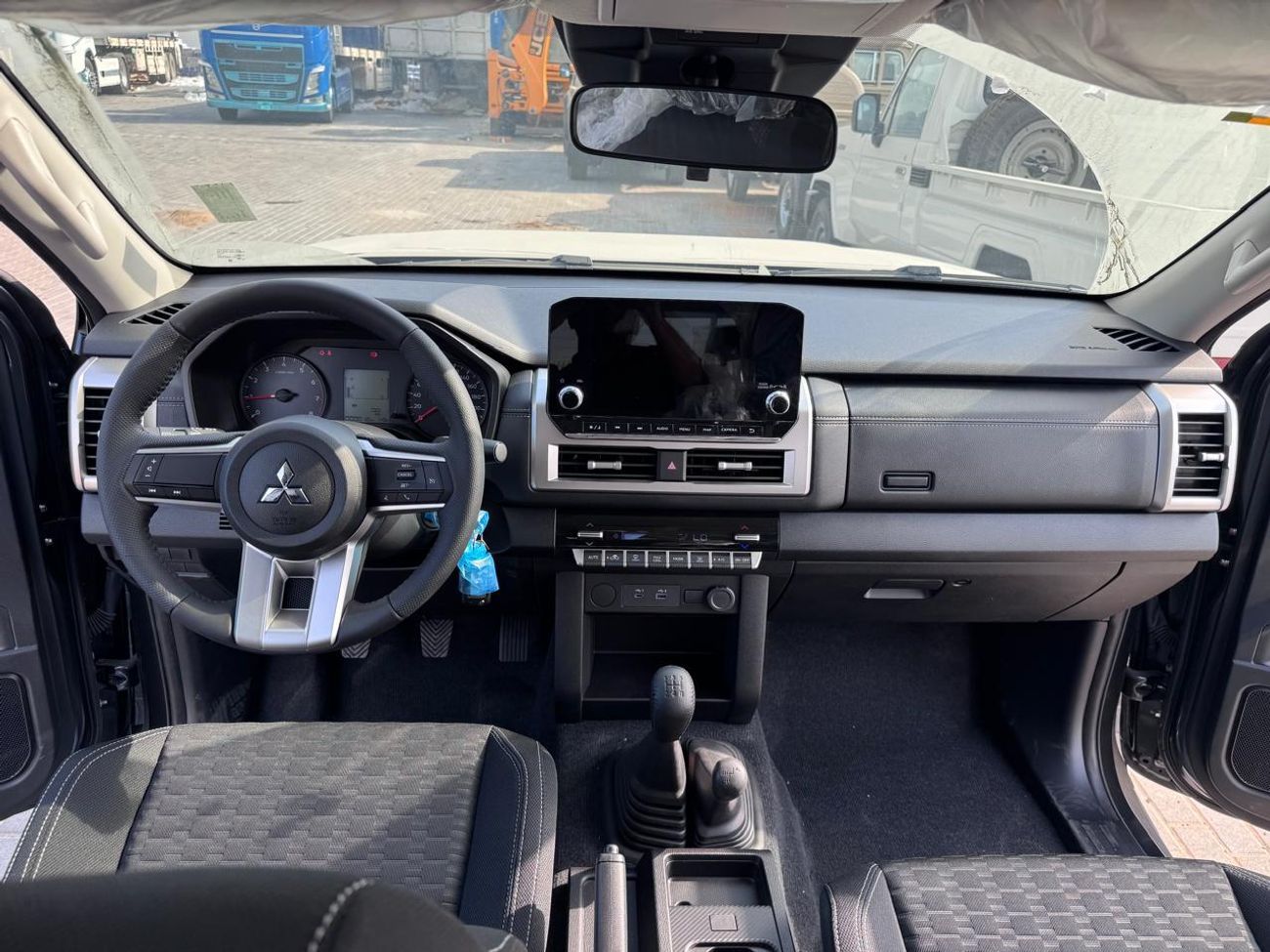 Mitsubishi L200 MITSUBISHI L200 Petrol Double Cabin 4WD 5MT 2.5L GLX -FULL OPTION_Grey