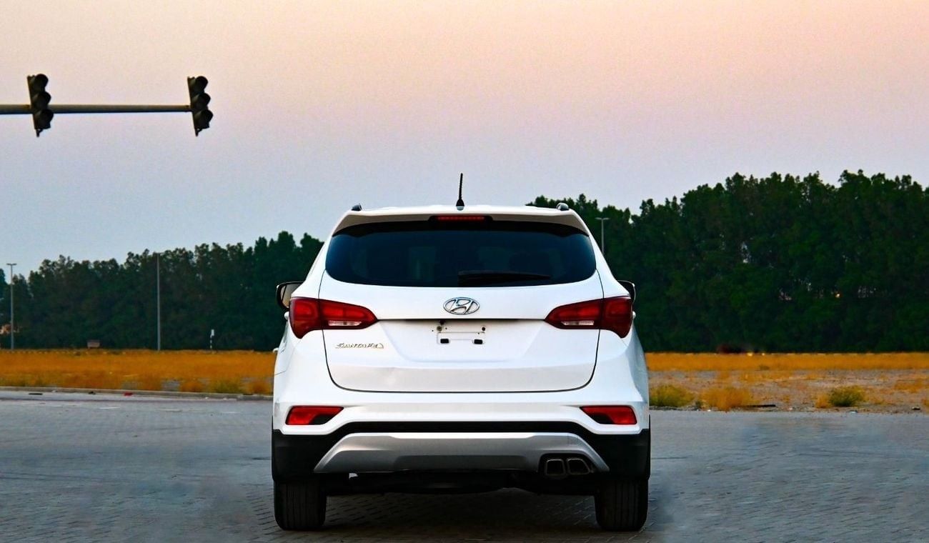 هيونداي سانتا في هيونداي سنتافي 2018 خليجي بحالة ممتازة من الداخل والخارج