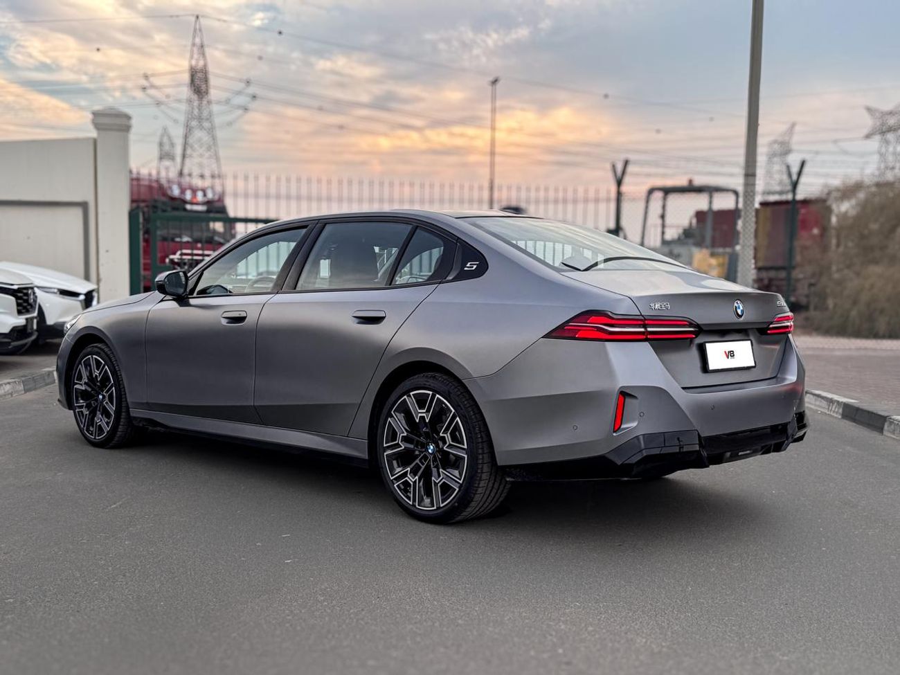 بي أم دبليو 530i BMW 5-Series 530i PREMIUM EDITION M SPORT PACKAGE