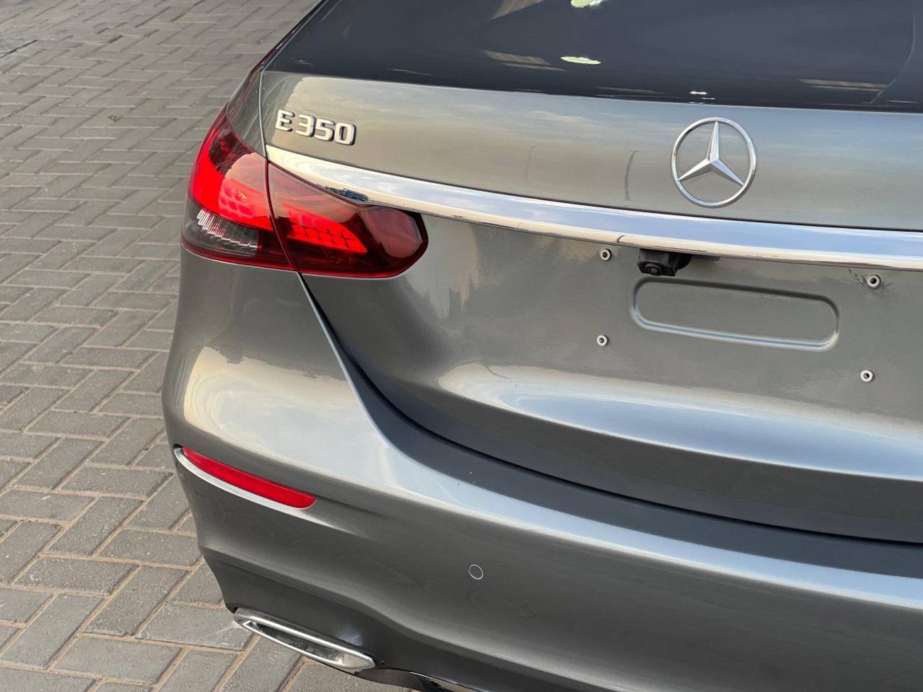 مرسيدس بنز E 350 عداد كيلومترات منخفض / كاميرا 360 درجة / رادار / شاشة عرض كاملة للوحة القيادة / نظام كشف النقطة العم