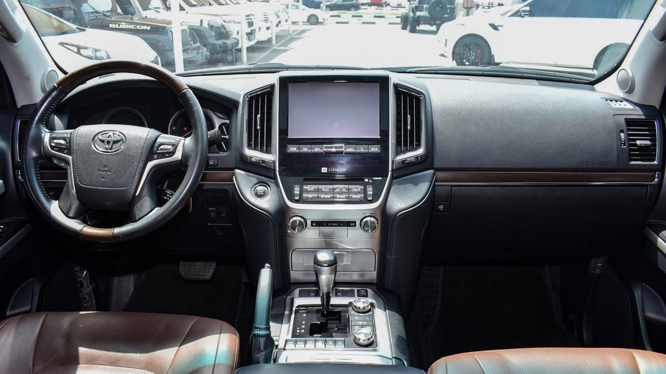 Toyota Land Cruiser VXR V8