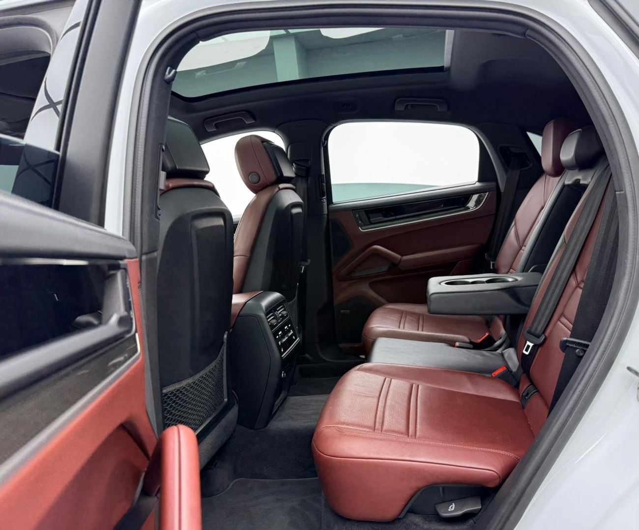 بورش كايان 2024 Porsche Cayenne Coupe, 2026 Porsche Warranty, Full Porsche Service History, Low Km, GCC