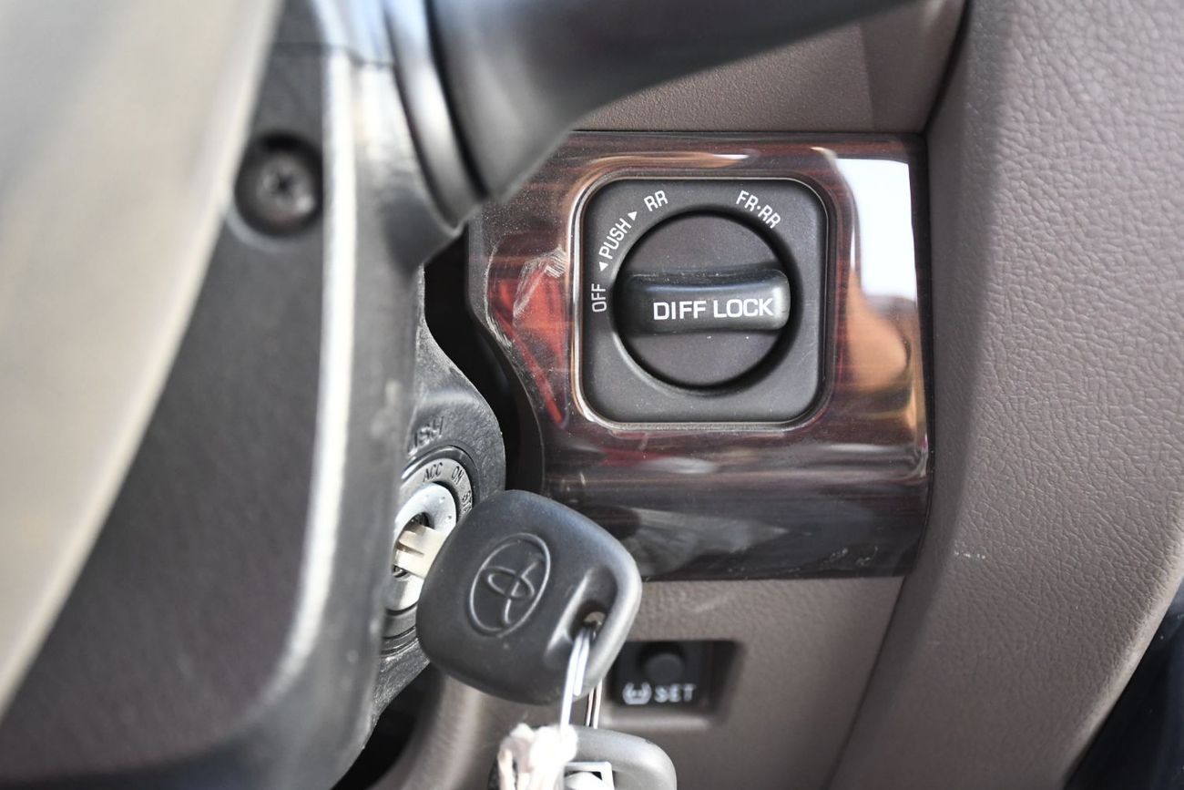 Toyota Land Cruiser Pick Up 79 4.5L V8 MT Diff lock Full option