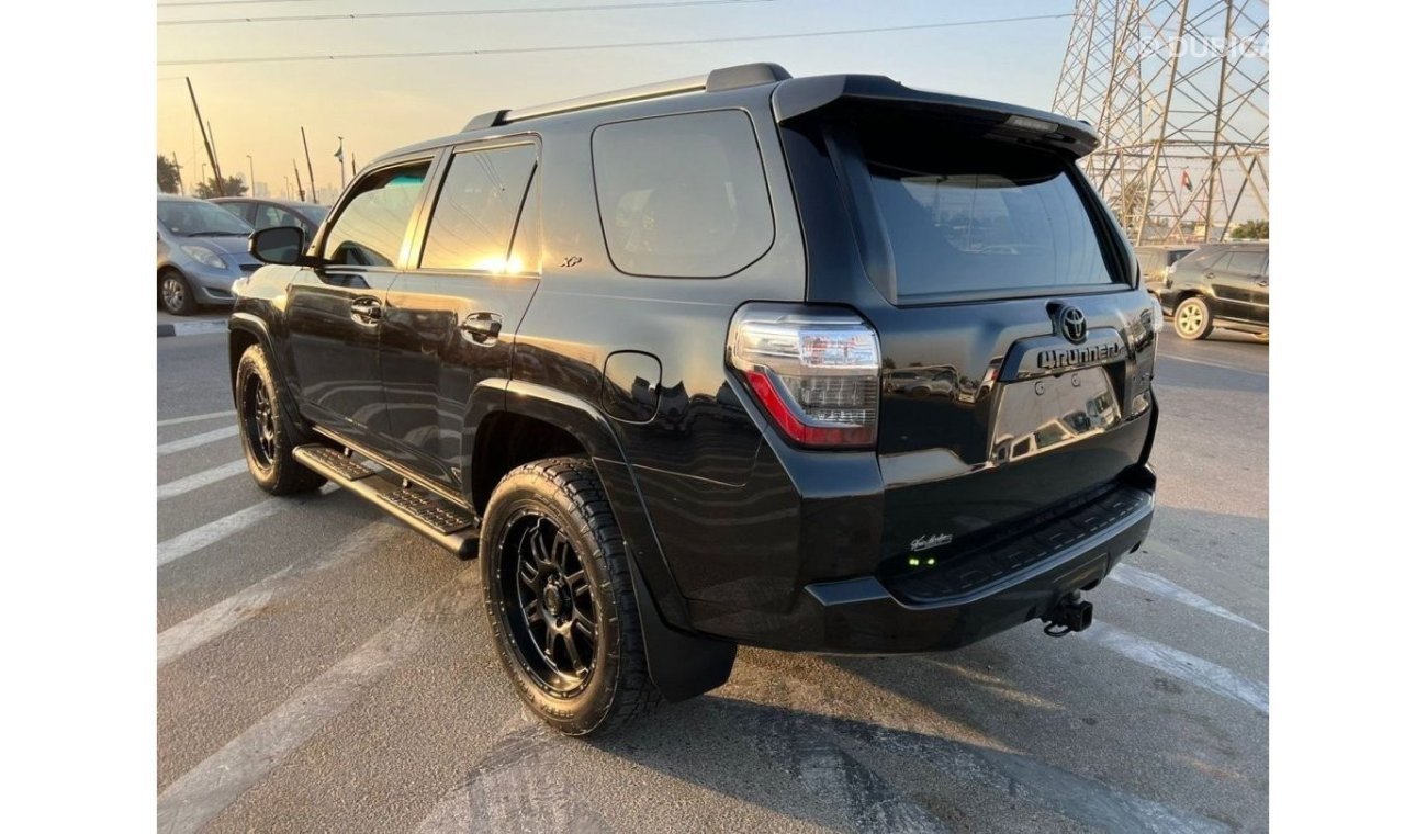 Toyota 4Runner 2019 TOYOTA 4-RUNNER SR5 / MID OPTION