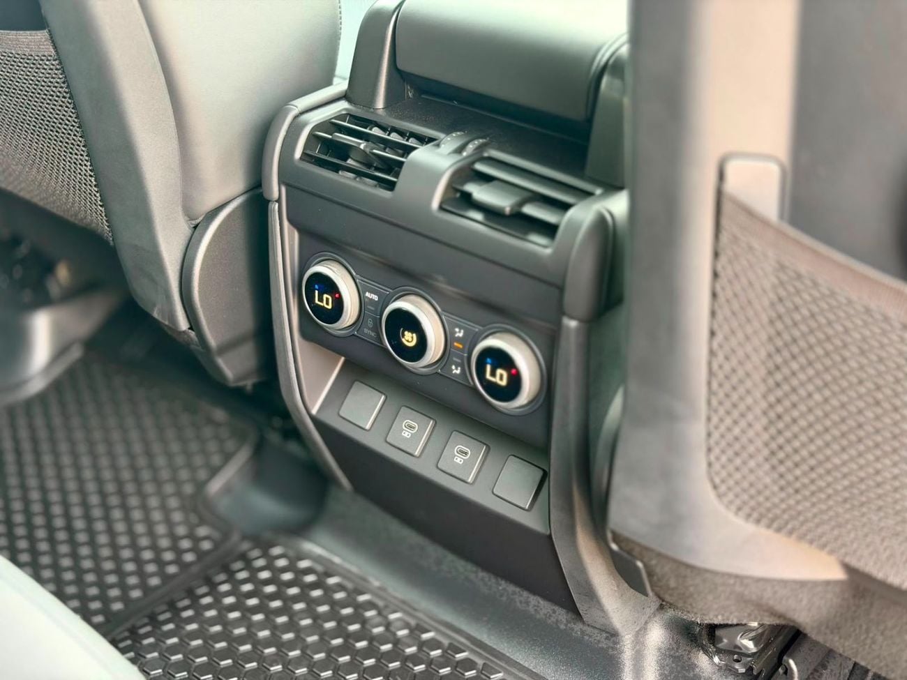 Land Rover Defender P500 X-DYNAMIC SE