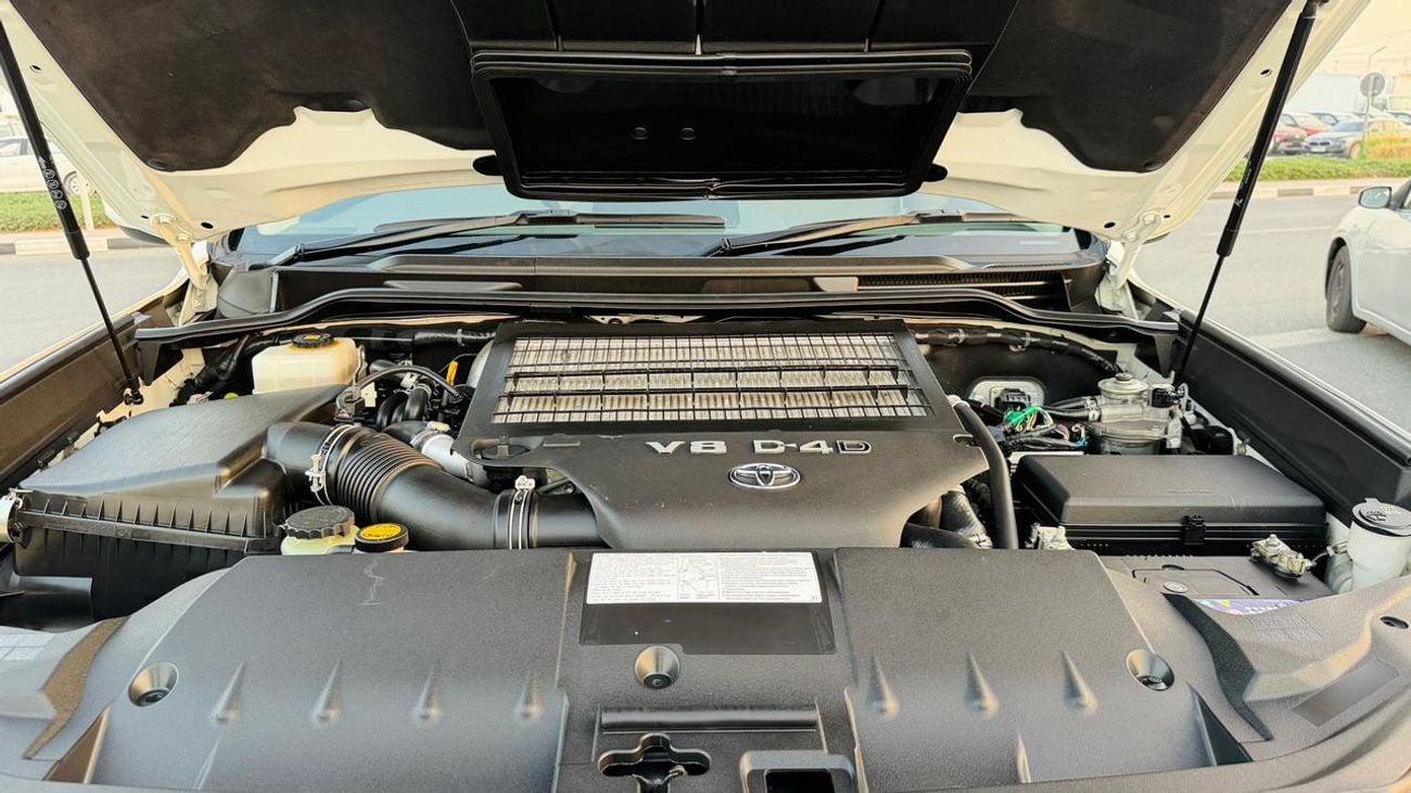 Toyota Land Cruiser SAHARA | PUSH START | SUNROOF | 360 VIEW CAMERA | V8 DIESEL ENGINE | AT | ELECTRIC HEATED & MEMORY S