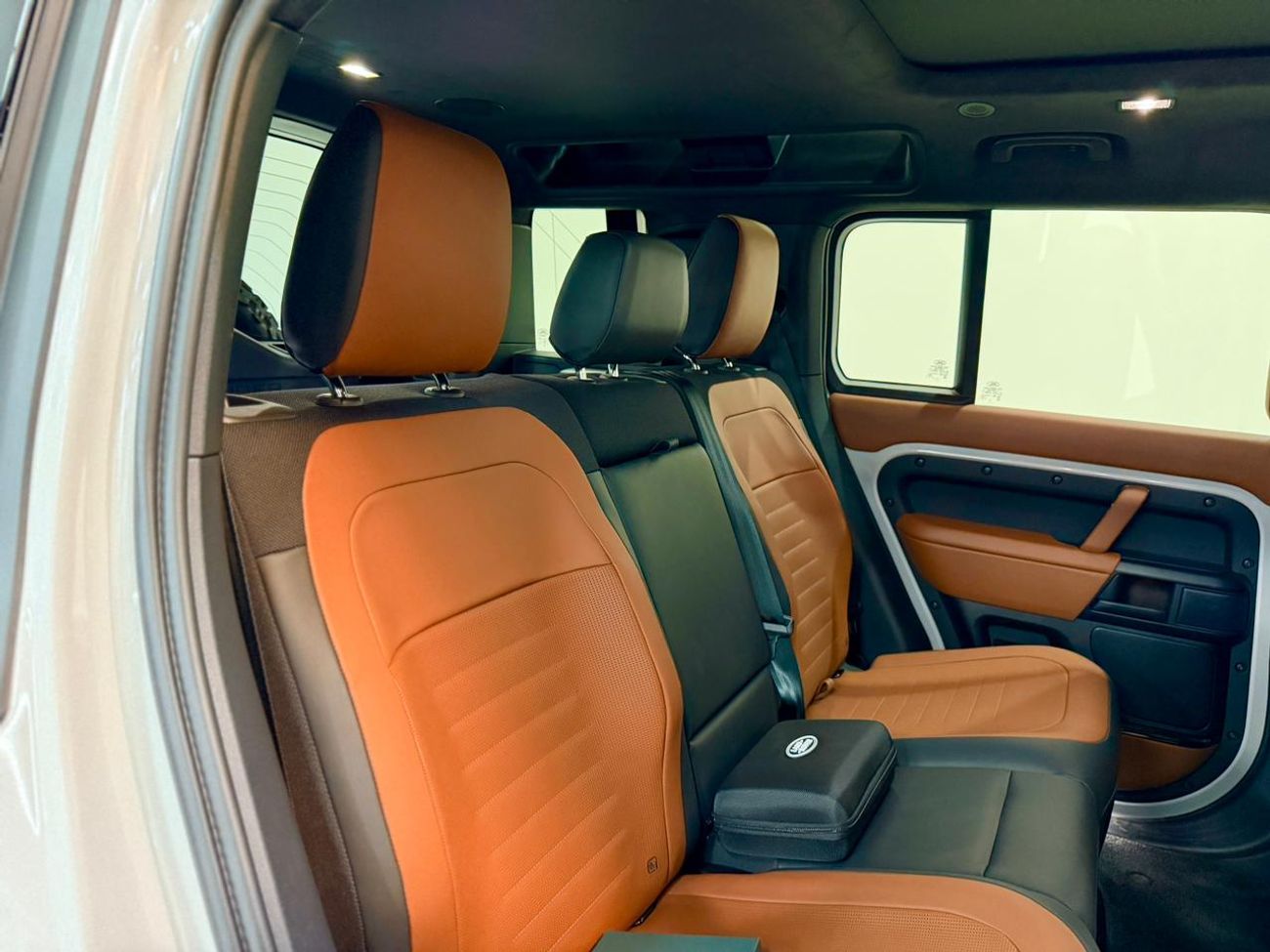 Land Rover Defender 110 635 OCTA  V8 2026