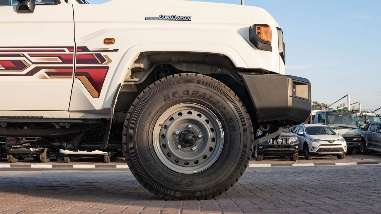 Toyota Land Cruiser Pick Up 2025 Toyota Land Cruiser LC 79 4.0L SC AT Petrol Basic w/ Fridge (White)