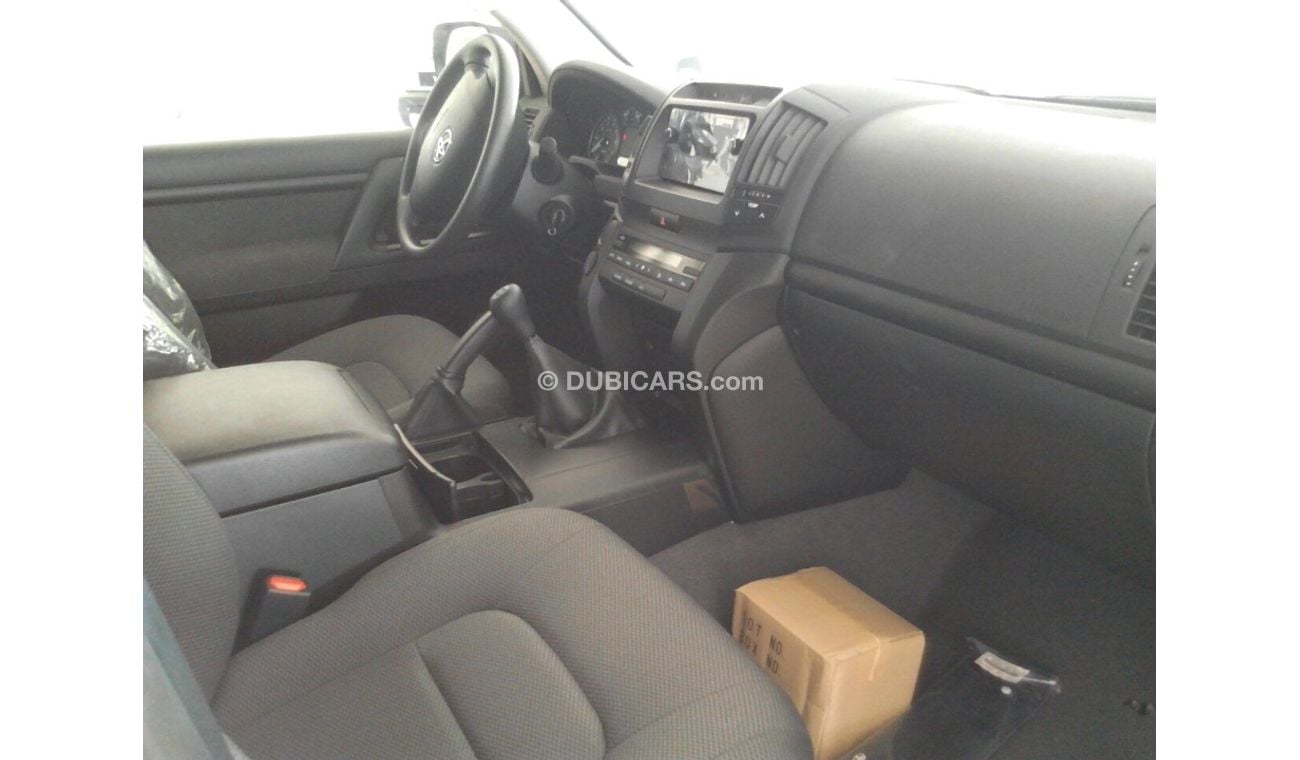 تويوتا لاند كروزر غيار عادي موديل ٢٠١٦