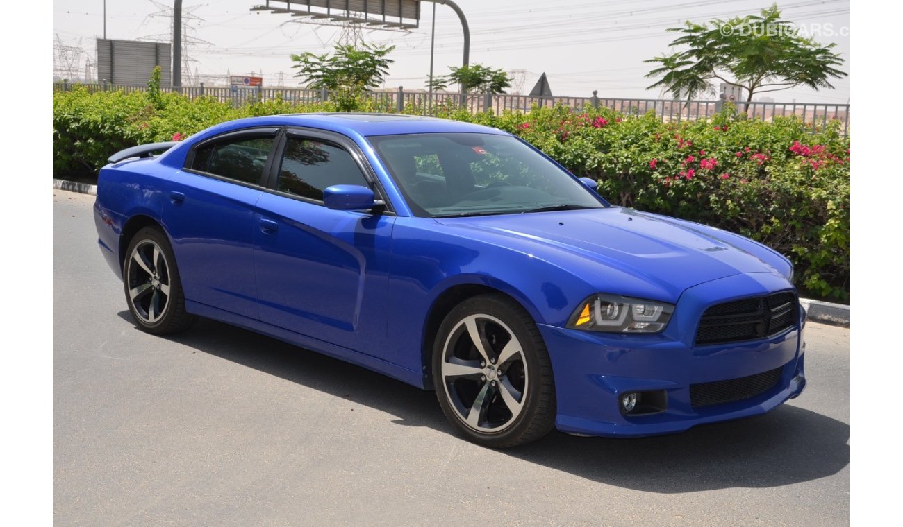 Dodge Charger R / T HEMI is an excellent condition - the highest spec in its class - cash and premiu