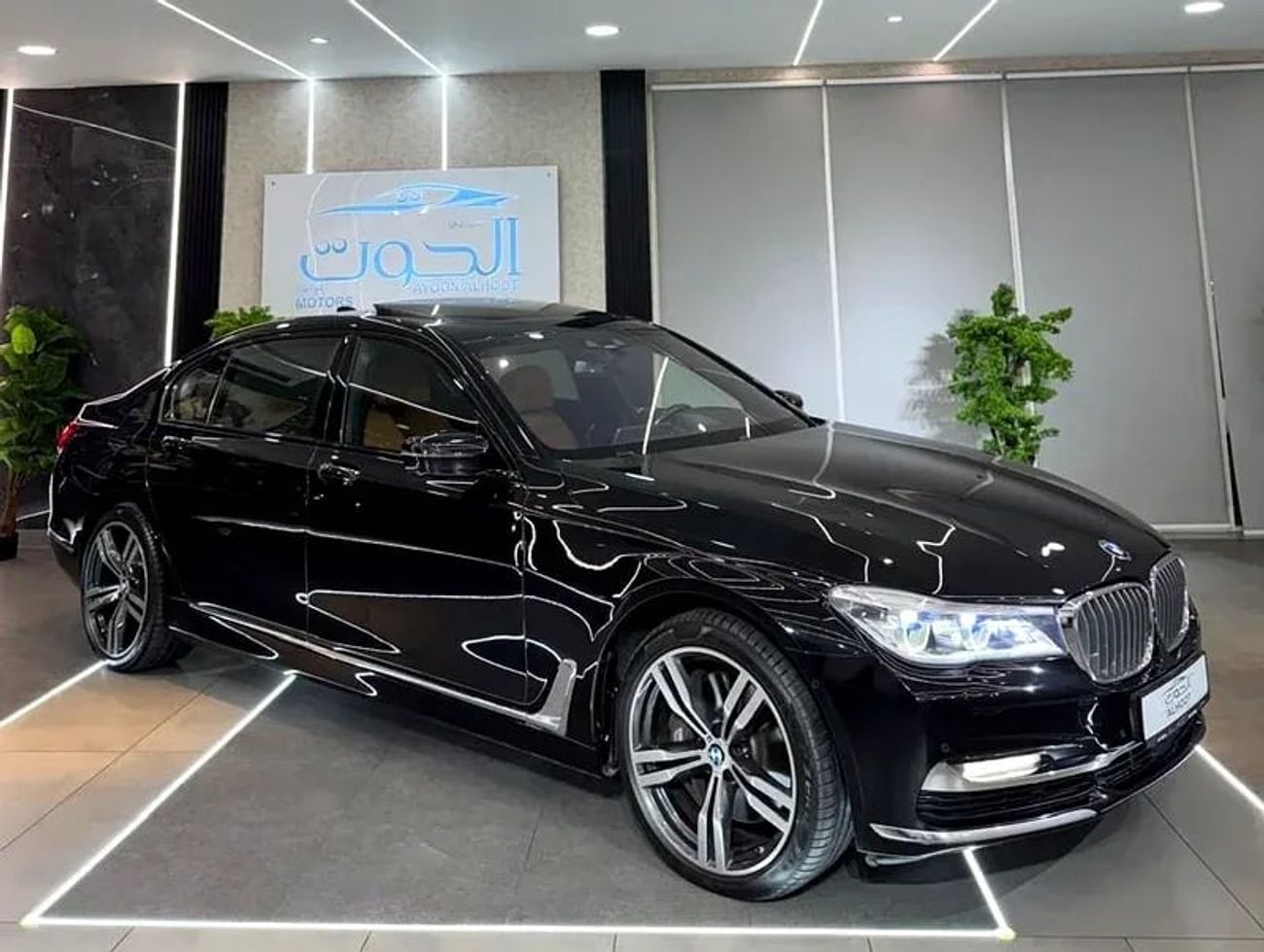 BMW 750Li Luxury 4.4L (443 HP)
