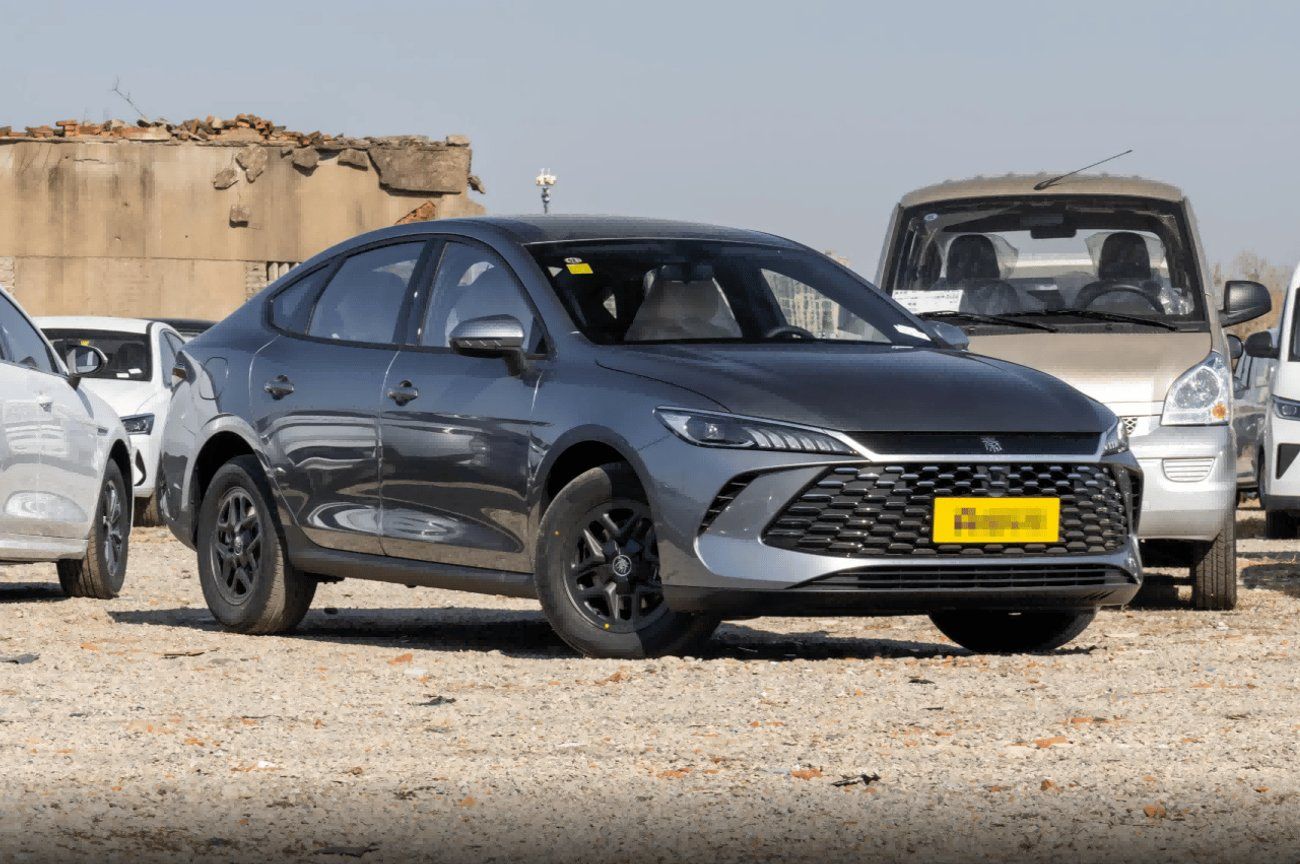 بي واي دي كين بلاس BYD QIN PLUS  DM - i 1.5L Plug-in Hybrid 55km Leading